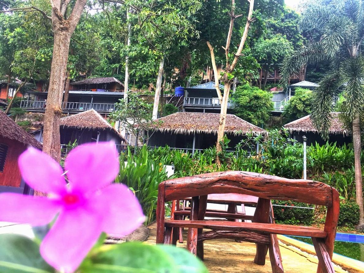 Phi Phi Sea And Hill Resort Exterior photo